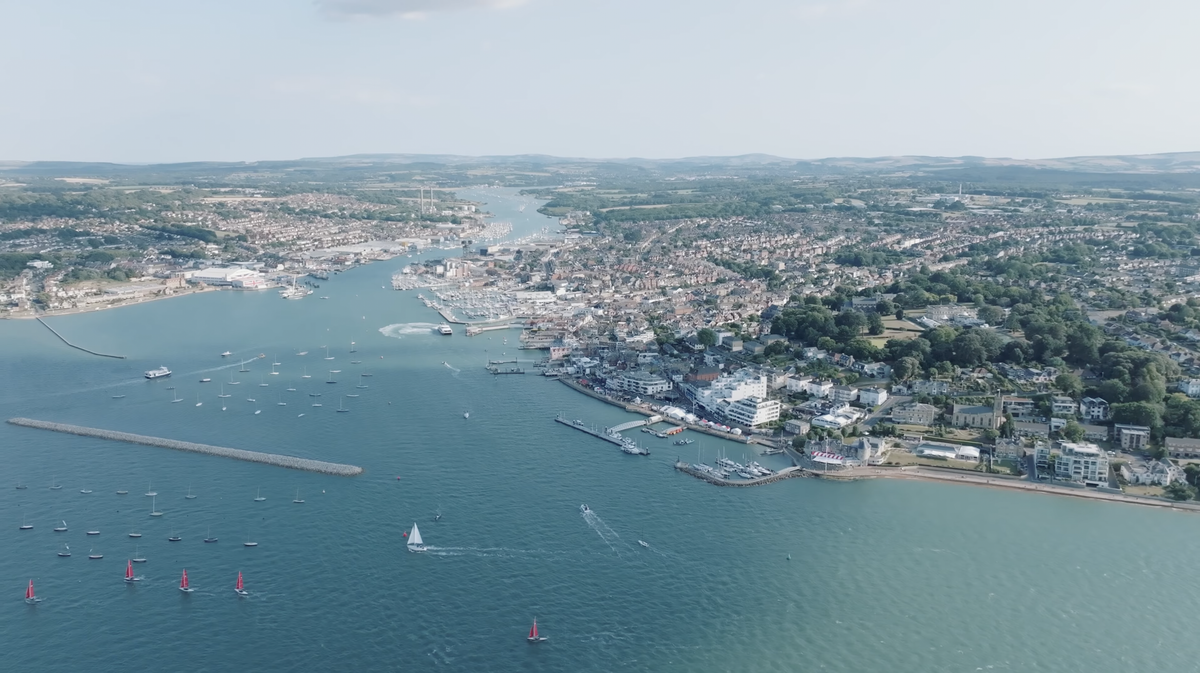 Cowes5