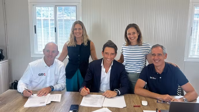 GB1_Official_Handed_Bagnoli_Land_for_Americas_Cup_Base_Construction