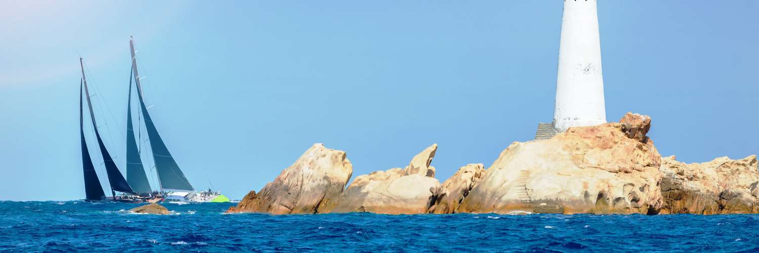 La-Maddalena-Monaci-faro-e-vela---autore-Federico-Rostagno